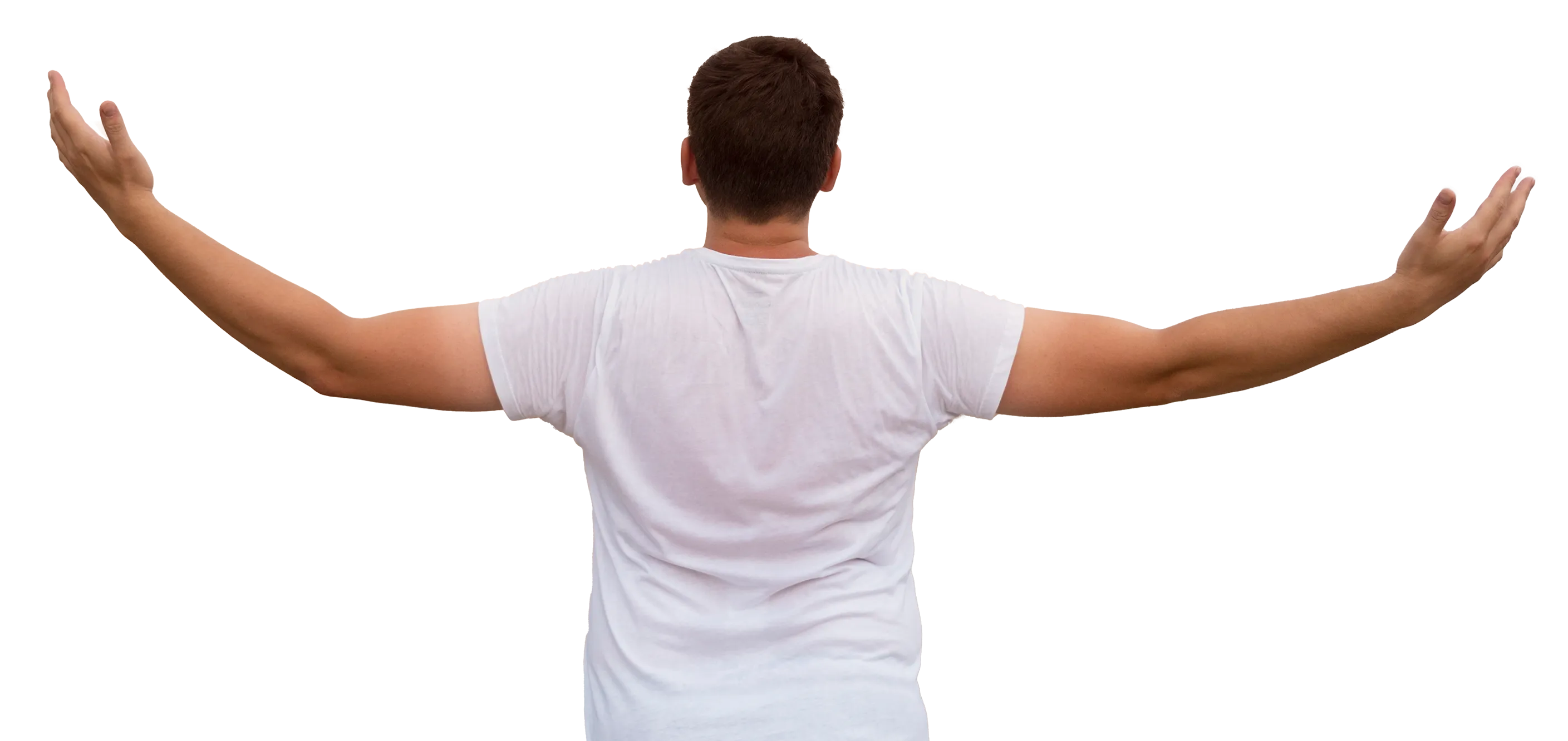 Vue de dos d'un homme en t-shirt noir, les bras levés en signe de triomphe ou de liberté